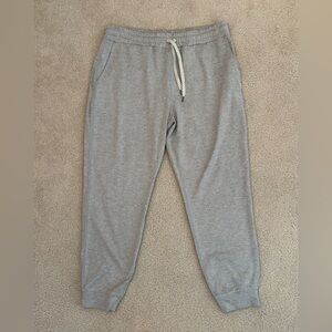 Vuori women’s performance joggers large gray